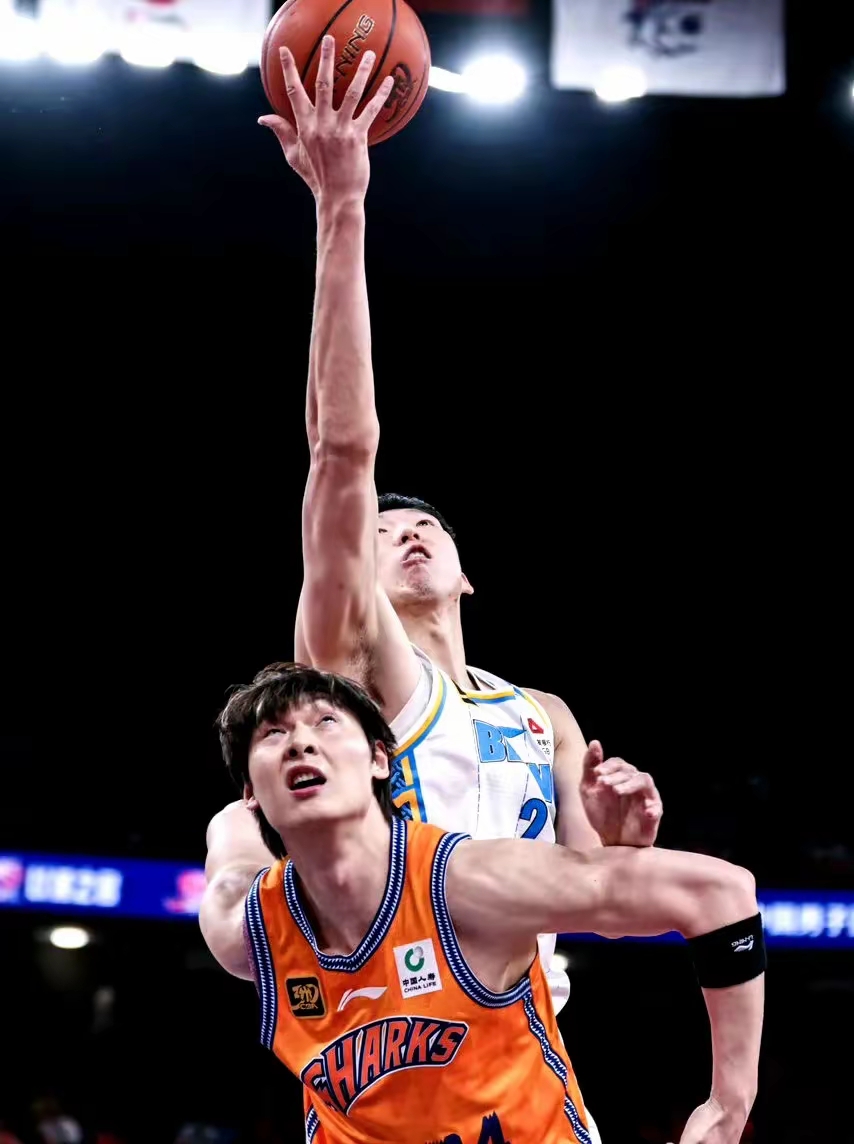 关于今夜CBA常规赛焦点战，孟菲斯灰熊远射贴柱，管理层满意，年轻球员得到机会的信息-爱游戏